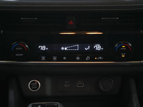 Used 2021 Nissan Rogue SV AWD/4WD image 18