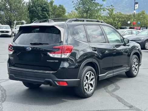 Used 2020 Subaru Forester Premium AWD/4WD image 3