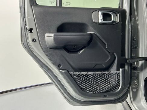 Used 2021 Jeep Gladiator Willys image 14