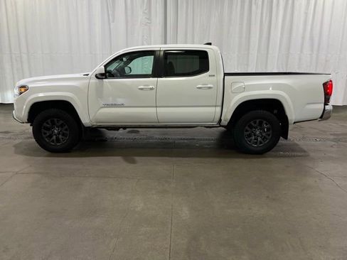 Certified 2022 Toyota Tacoma SR5 AWD/4WD image 7