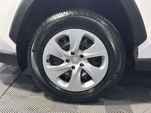 Used 2015 Toyota RAV4 XLE AWD/4WD image 16