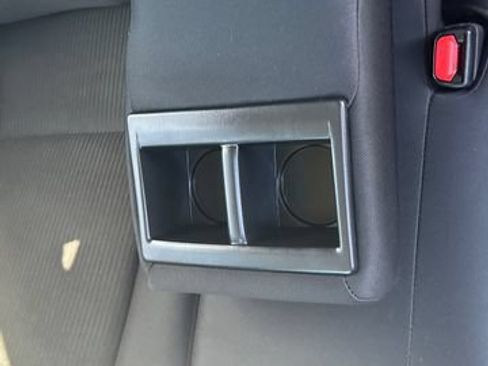 Used 2018 Toyota RAV4 LE AWD/4WD image 34