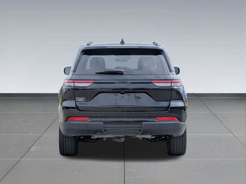 Used 2023 Jeep Grand Cherokee Altitude AWD/4WD image 5