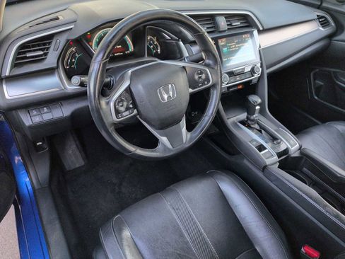 Used 2017 Honda Civic Touring image 2