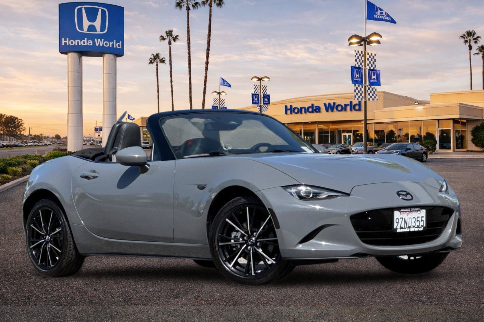 Used 2025 MAZDA MX-5 Miata Grand Touring RWD image 2