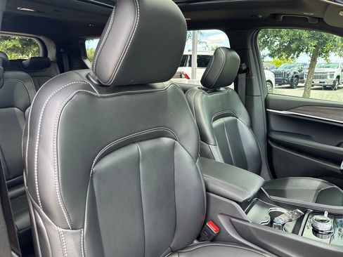 Used 2026 Jeep Grand Cherokee L Limited w/ Limited Altitude Package AWD/4WD image 60