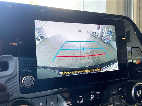 Used 2025 Toyota Highlander XSE image 12