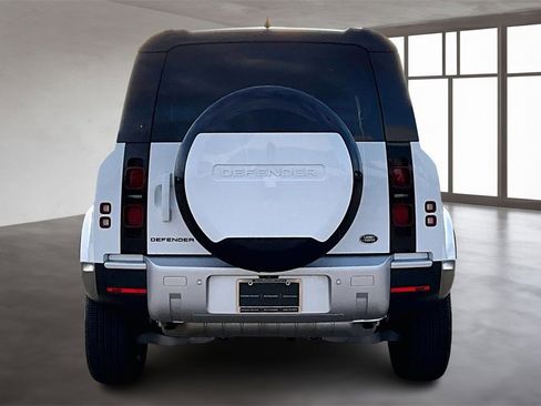 Used 2023 Land Rover Defender 110 S image 4