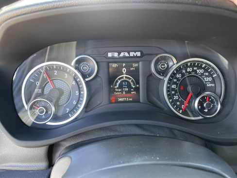 Used 2024 RAM 2500 Tradesman w/ Chrome Appearance Group image 17