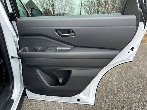 New 2025 Nissan Pathfinder SV w/ SV Premium Package image 17