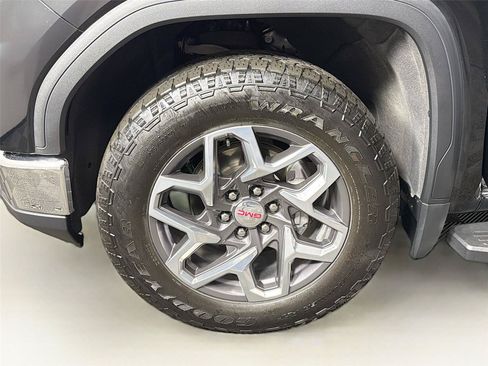 Used 2023 GMC Sierra 1500 SLT w/ SLT Premium Package AWD/4WD image 34