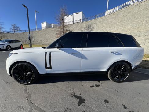 Used 2024 Land Rover Range Rover Long Wheelbase SE image 4