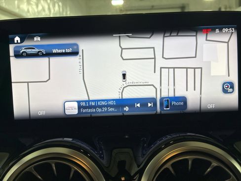 Used 2025 Mercedes-Benz GLA 250 4MATIC image 16