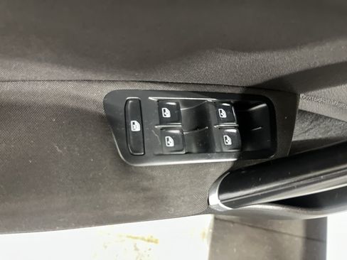 Used 2019 Volkswagen Golf S FWD image 30