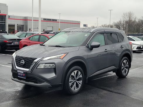 Used 2023 Nissan Rogue SV w/ SV Premium B Package image 3