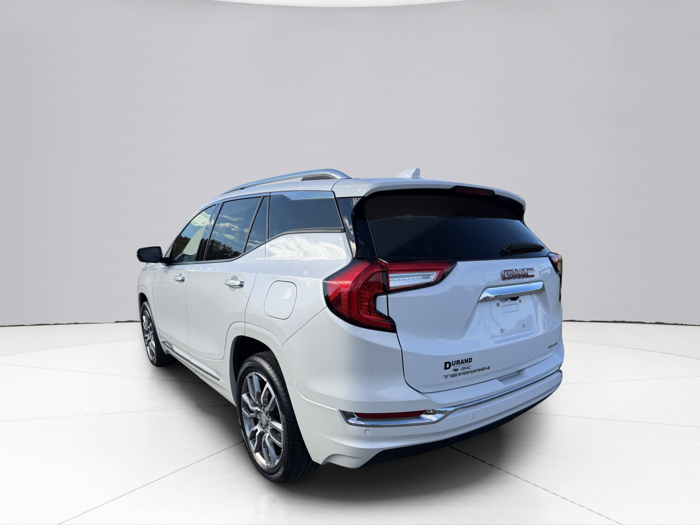 Used 2024 GMC Terrain Denali w/ LPO, Floor Liner Package AWD/4WD image 3