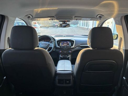 Used 2024 GMC Terrain SLE w/ Driver Convenience Package image 11