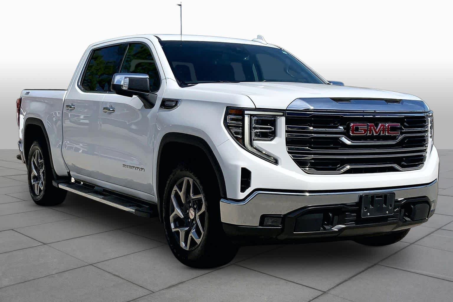 Used 2023 GMC Sierra 1500 SLT AWD/4WD image 3