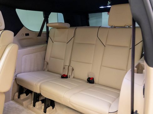 Used 2023 Cadillac Escalade ESV Premium Luxury AWD/4WD image 19