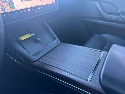 Used 2024 Tesla Model X image 25