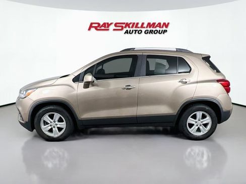 Used 2018 Chevrolet Trax LT w/ LT Convenience Package FWD image 4
