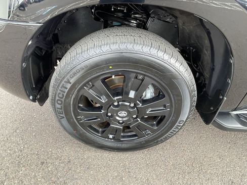Used 2018 Toyota Sequoia TRD Sport AWD/4WD image 9