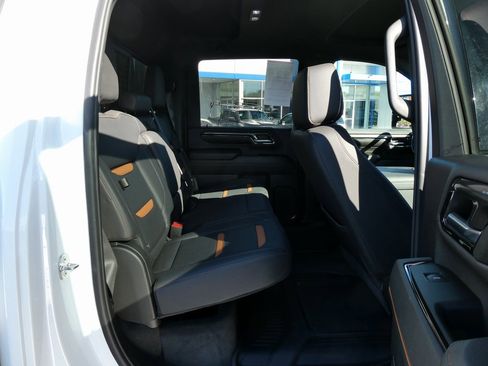 Used 2024 GMC Sierra 2500 AT4 w/ Technology Package image 17