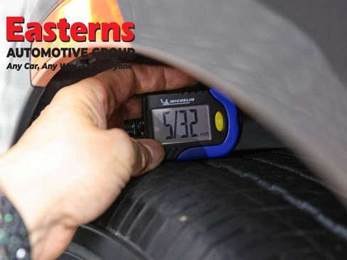 Used 2023 Chrysler Pacifica Touring-L FWD image 28