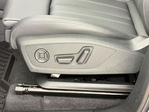 New 2025 Audi Q6 e-tron Premium Plus image 15