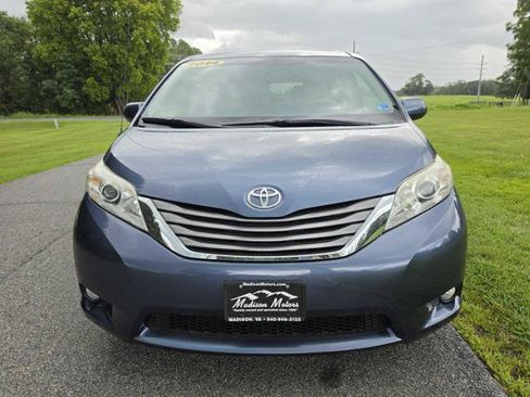 Used 2014 Toyota Sienna XLE FWD image 3
