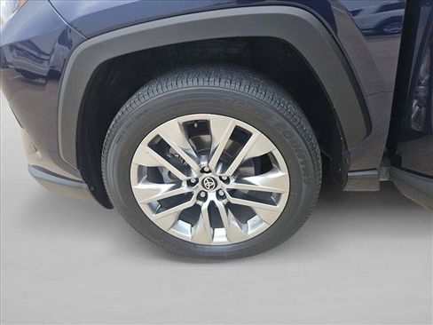 Used 2022 Toyota RAV4 XLE Premium FWD image 25
