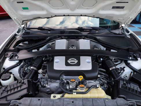 Used 2017 Nissan 370Z Touring image 13
