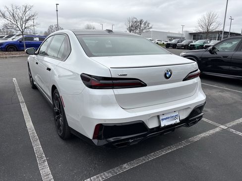 Used 2023 BMW 760i xDrive w/ Executive Package image 18