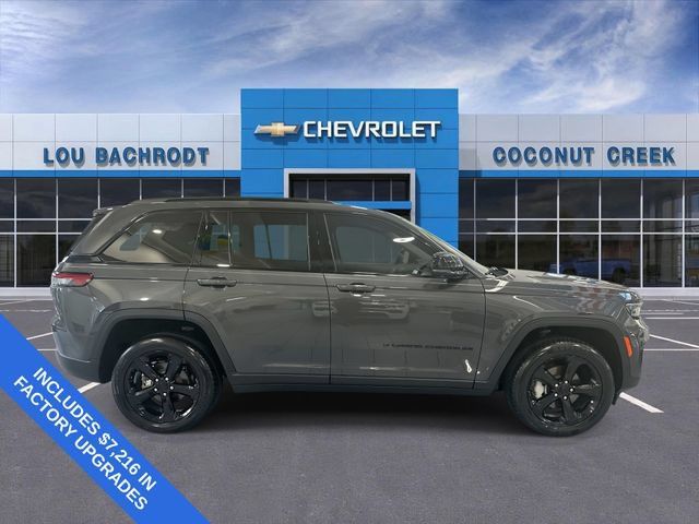 Used 2023 Jeep Grand Cherokee Limited w/ Luxury Tech Group II AWD/4WD image 9