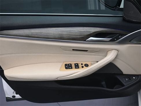 Used 2019 BMW 530e xDrive w/ Convenience Package image 5