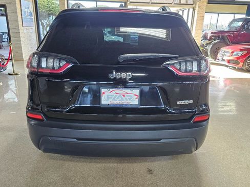 Used 2019 Jeep Cherokee Latitude Plus w/ Comfort/Convenience Group image 6