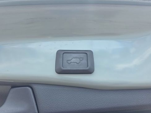 Used 2020 Toyota RAV4 XLE w/ Convenience Package AWD/4WD image 16