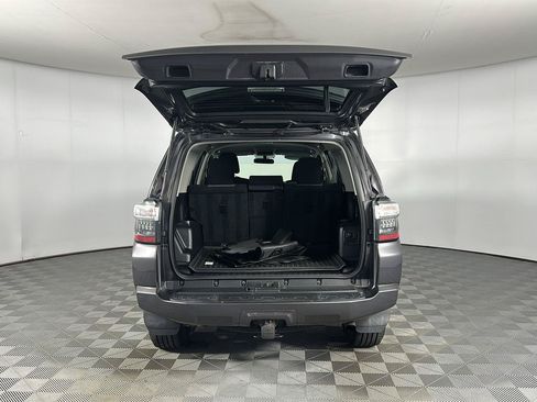 Used 2018 Toyota 4Runner SR5 AWD/4WD image 21