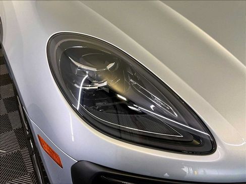 Certified 2023 Porsche Macan Turbo AWD/4WD image 12