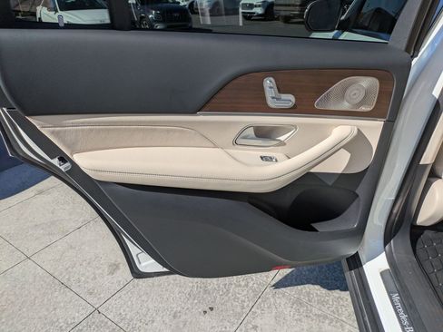 Used 2024 Mercedes-Benz GLS 450 4MATIC image 43