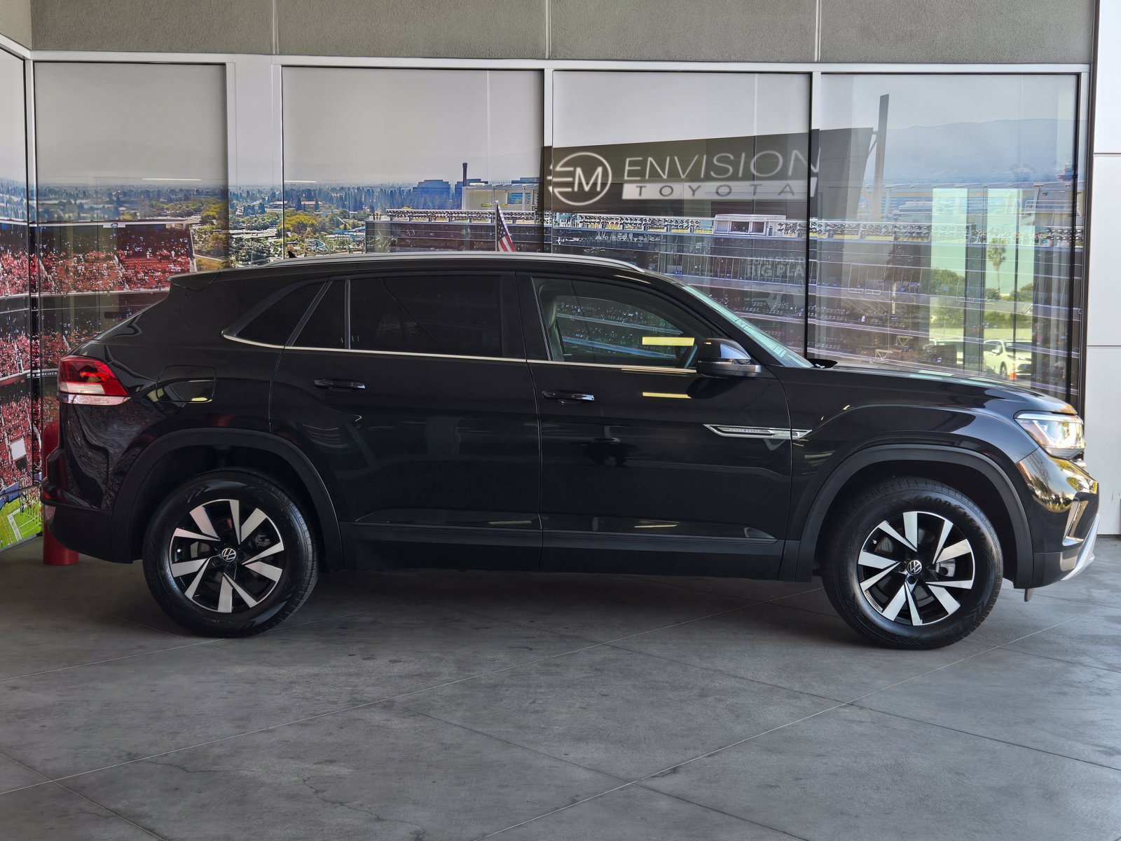 Used 2022 Volkswagen Atlas Cross Sport SE FWD image 4