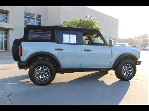 Used 2021 Ford Bronco Badlands image 6