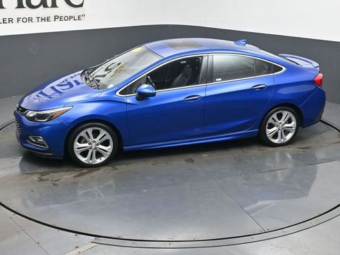Used 2018 Chevrolet Cruze Premier FWD image 55
