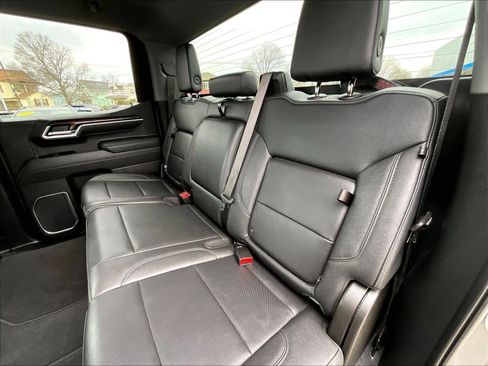 Used 2025 GMC Sierra 1500 SLT image 15