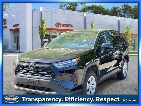 Used 2025 Toyota RAV4 LE AWD/4WD image 4
