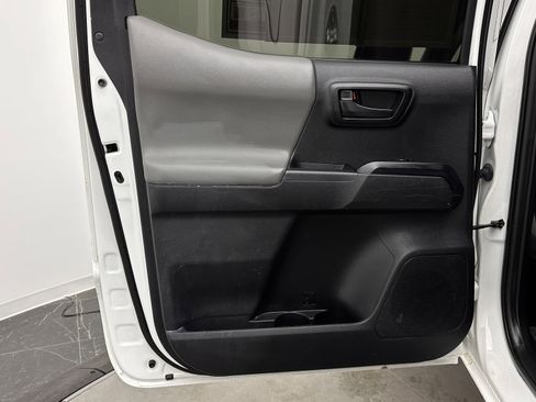 Used 2021 Toyota Tacoma SR w/ SR Convenience Package image 23