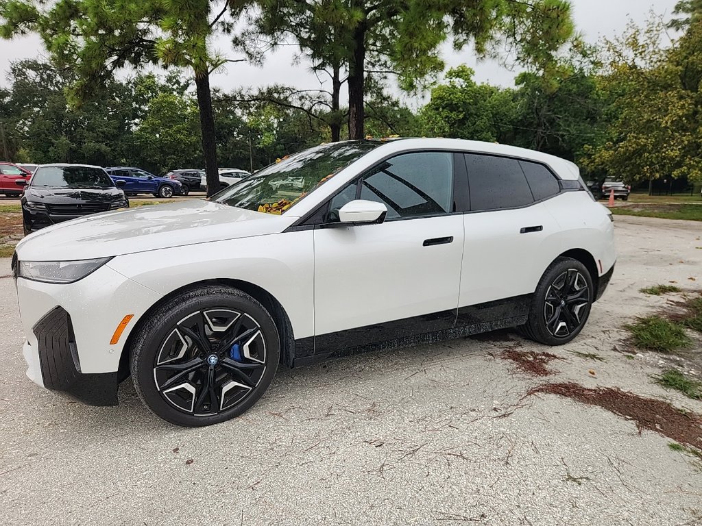 Used 2024 BMW iX xDrive50 w/ Premium Package AWD/4WD image 1