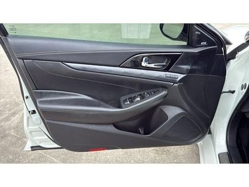 Used 2023 Nissan Maxima Platinum w/ Sport Mat Group FWD image 13