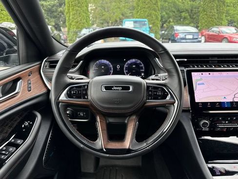 Used 2023 Jeep Grand Cherokee Summit w/ Advanced Protech Group IV AWD/4WD image 9