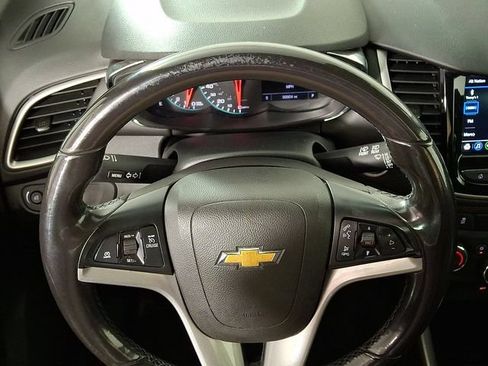 Used 2019 Chevrolet Trax LT w/ LT Convenience Package AWD/4WD image 18